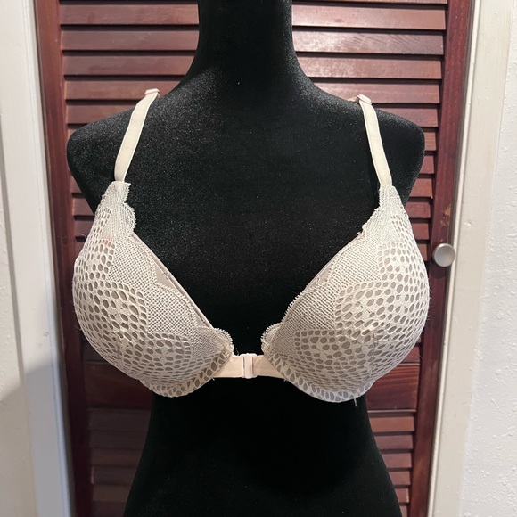 Victoria’s Secret Add 2 cup sizes bra - Picture 2 of 3